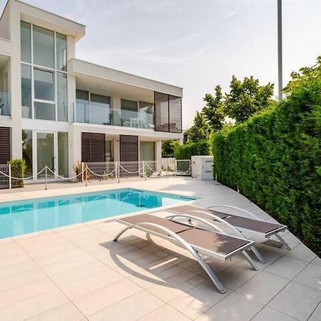 Apartment Luma With Pool Lido di Jesolo Exteriör bild