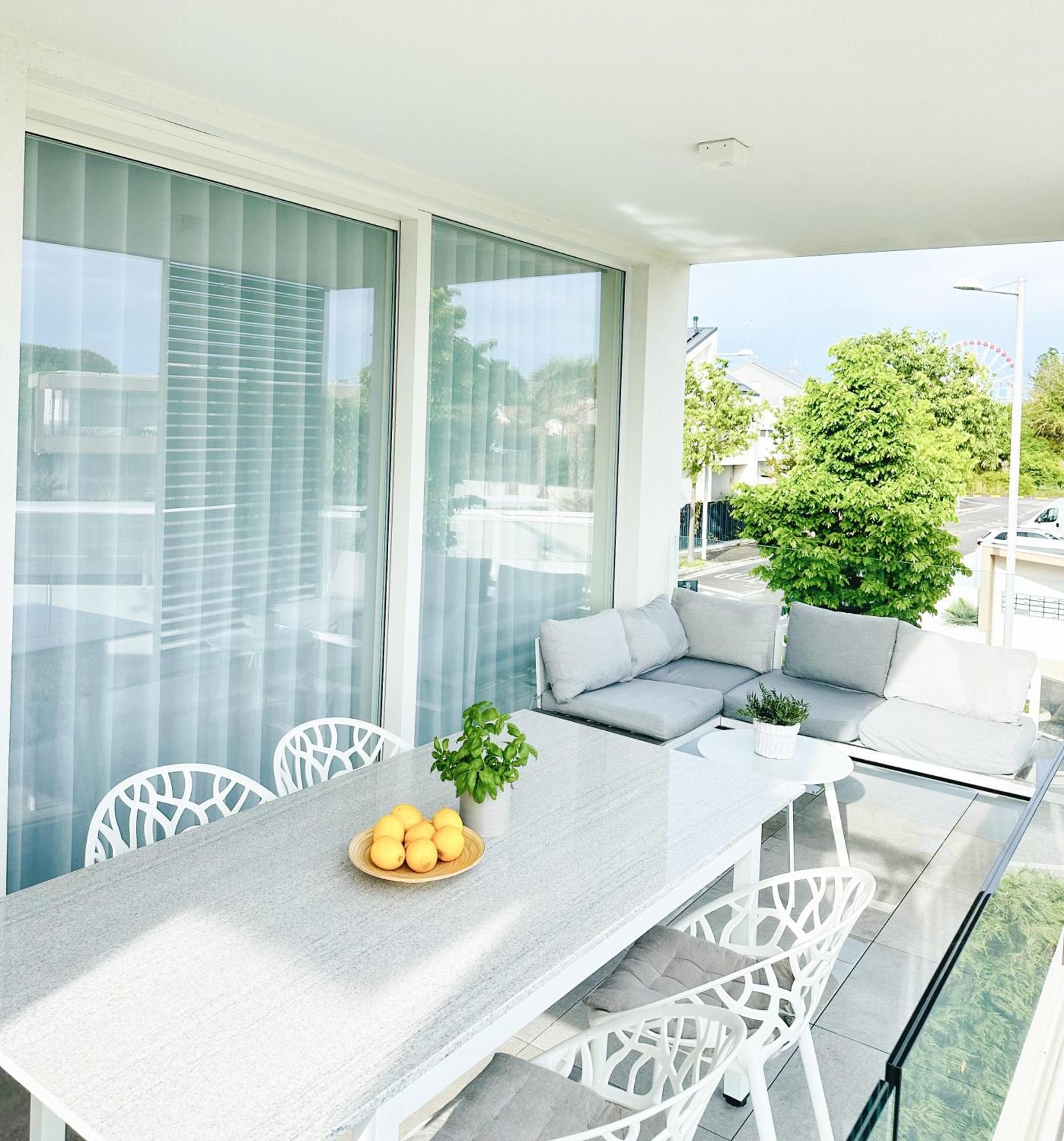 Apartment Luma With Pool Lido di Jesolo Exteriör bild