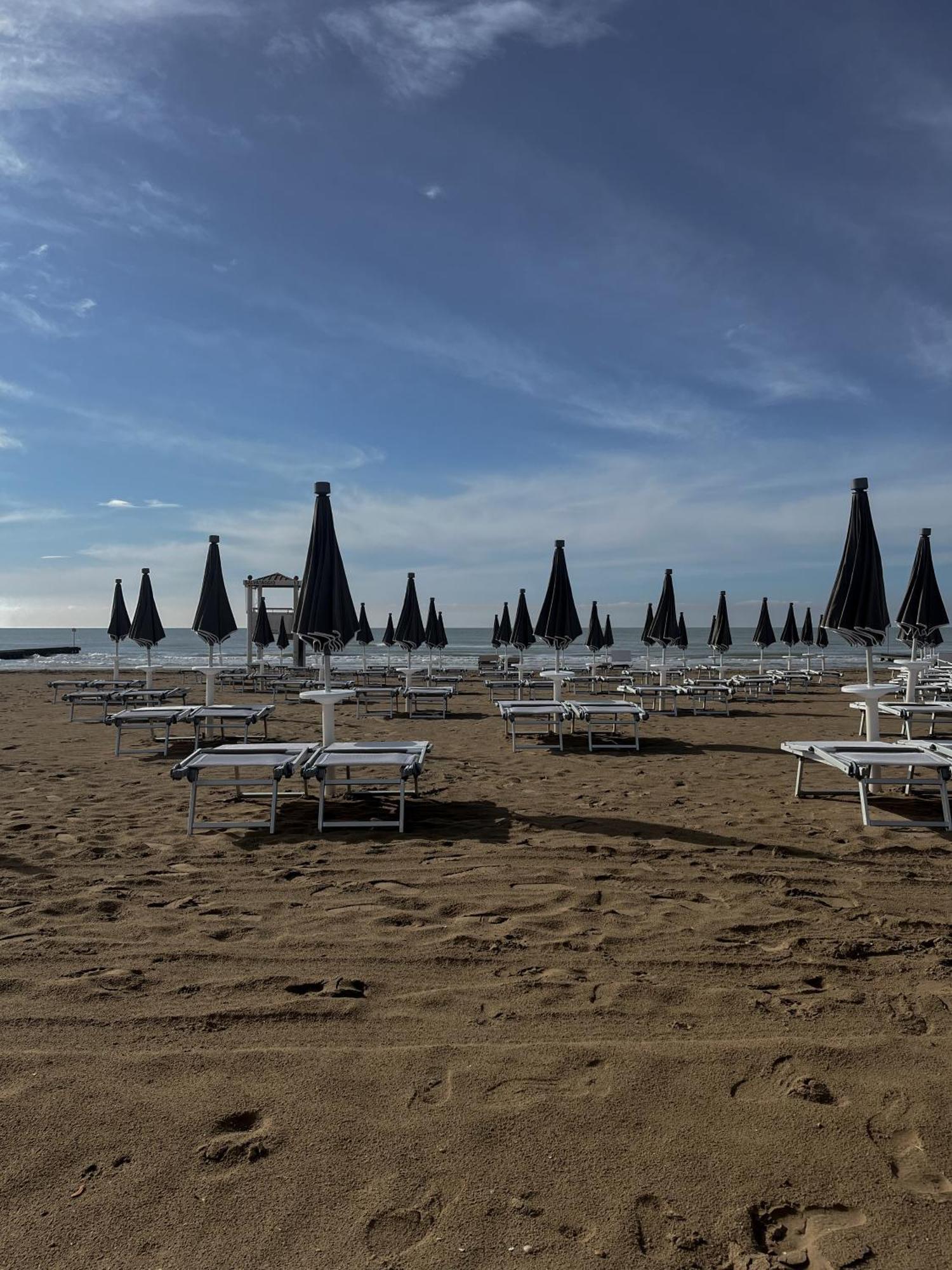 Apartment Luma With Pool Lido di Jesolo Exteriör bild