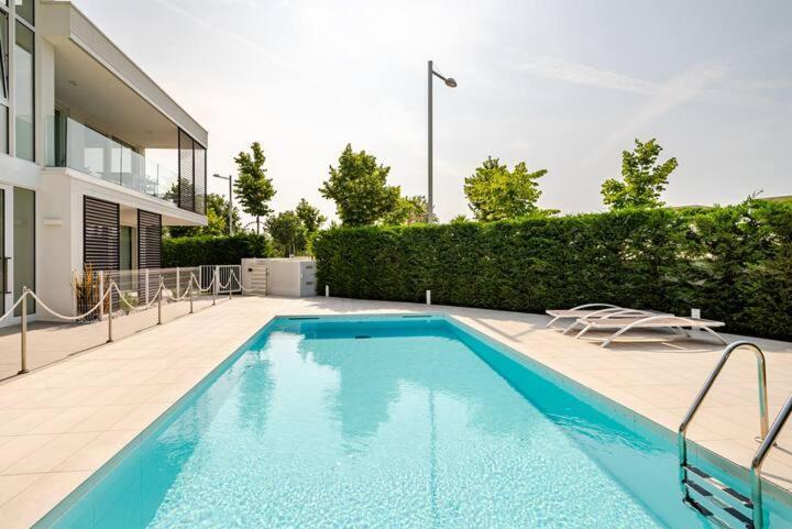Apartment Luma With Pool Lido di Jesolo Exteriör bild